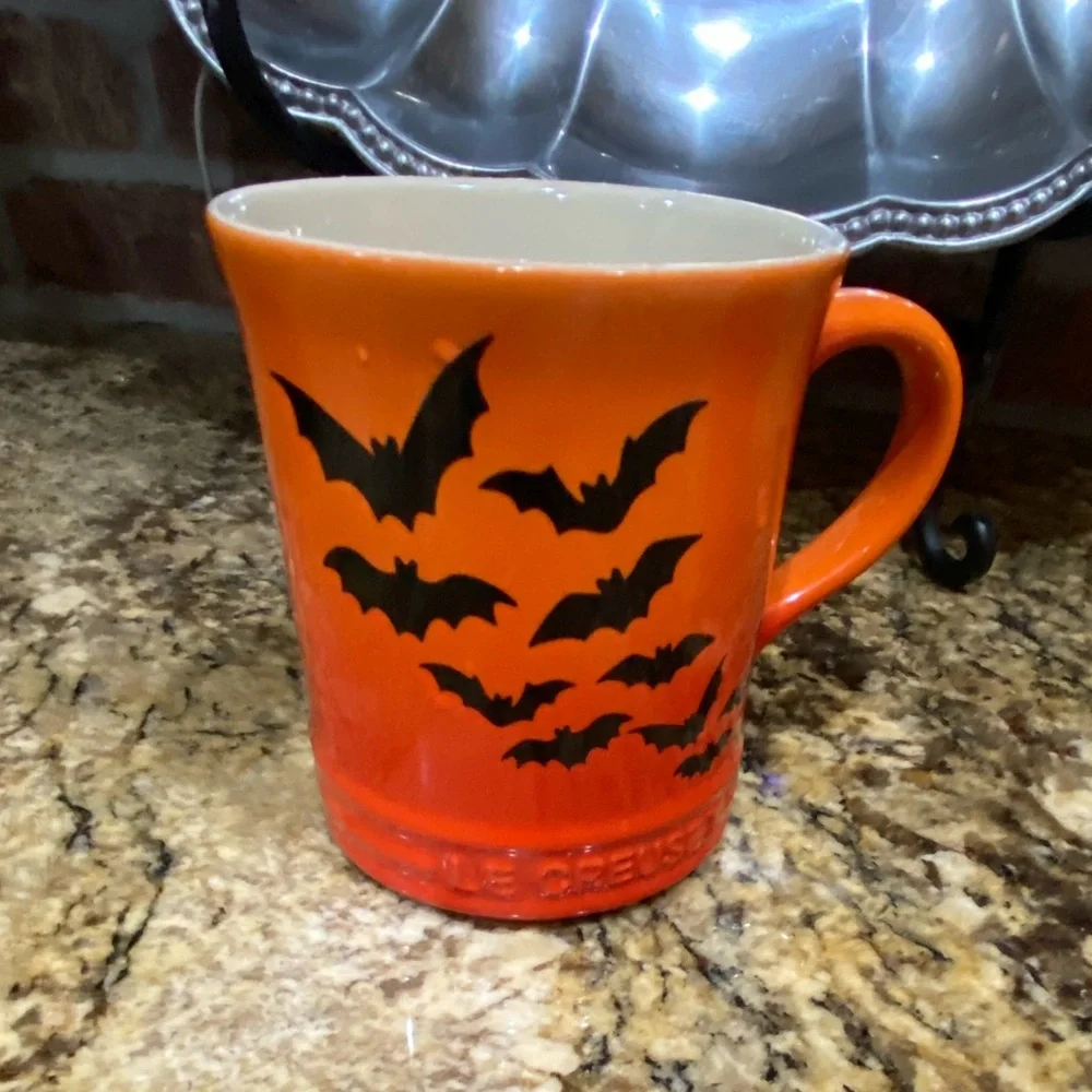Le Creuset 14oz coffee mug FLAME with black bats -
NEW! LAST ONE 🦇 PRICE FIRM 🦇 - Picture 2 of 8
